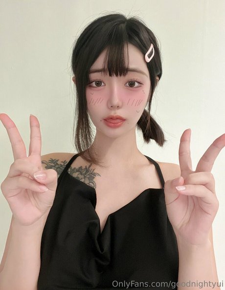goodnightyui hot model image
