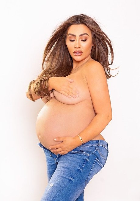 Lauren Goodger model top image