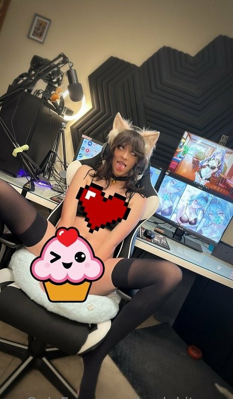kaylakitsune model hot photos