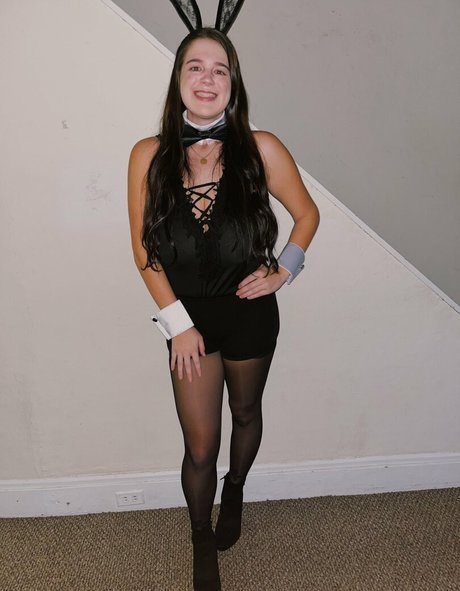 Hannah F top profile image