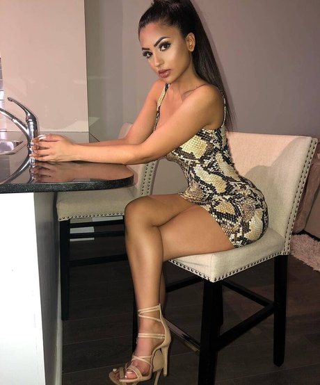 Aneeqa Farid porn model pictures
