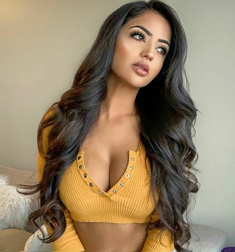 Aneeqa Farid sex model archive