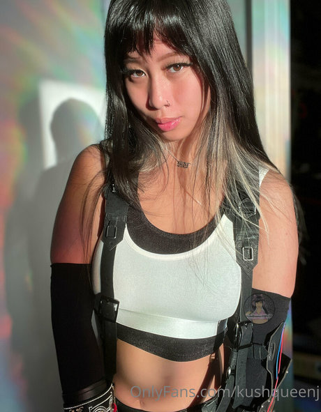 kushqueenj model naked pics
