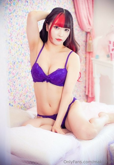 Maki Itoh hot pornstar image