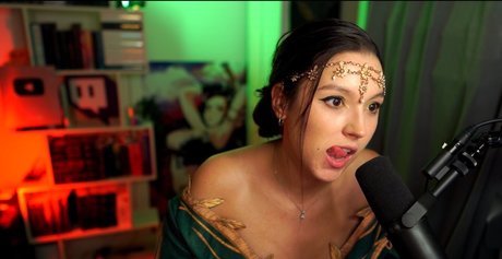 Bisscute nude pornstar img