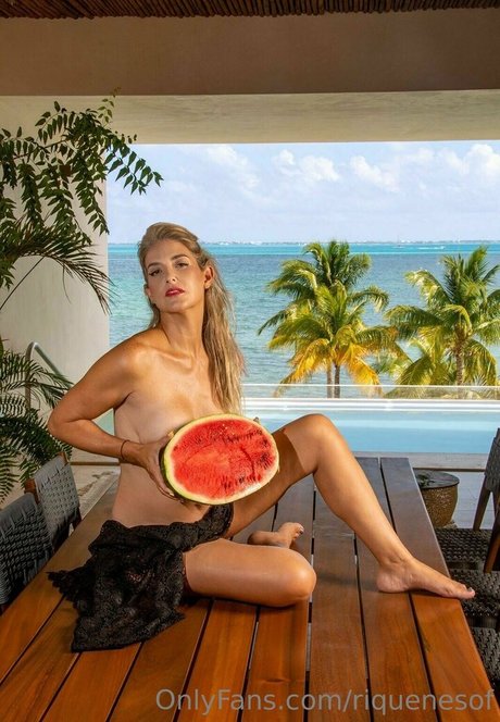 Tania Riquenes hd model archive