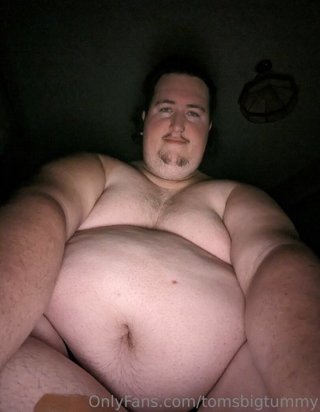 tomsbigtummy erotic model photo