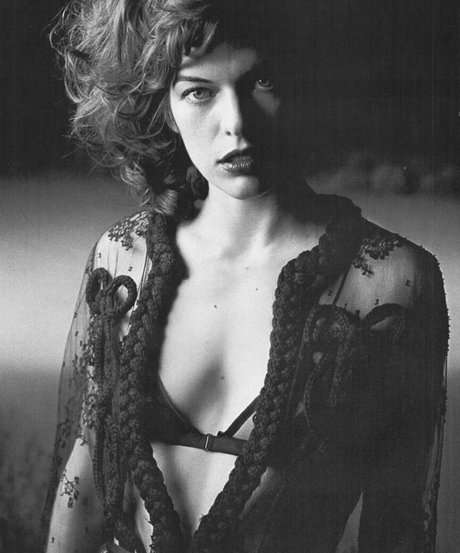 Milla Jovovich model xxx image