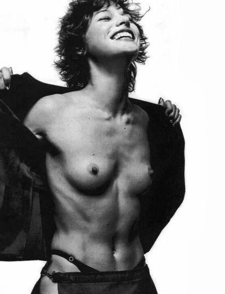 Milla Jovovich model sexy pics