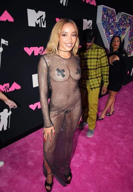 Tinashe art actress galleries