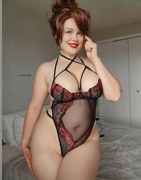 Lilli Luxe nude model pic