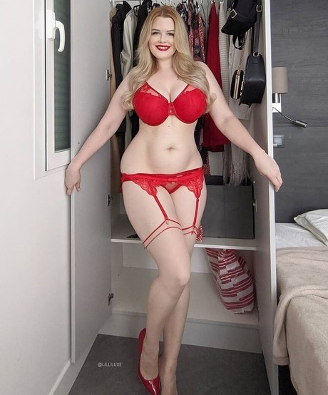 Lilli Luxe pornstar erotic photos