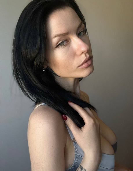 innervus pornographic actress picture