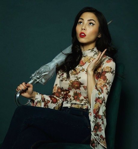 Anna Akana star art img