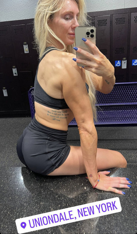 Charlotte Flair hot star img