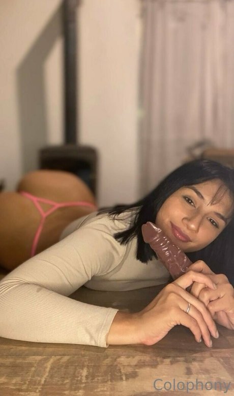 holly bratty exclusive star pictures