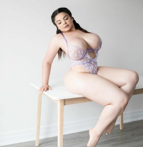 iloveteniah erotic actress photos