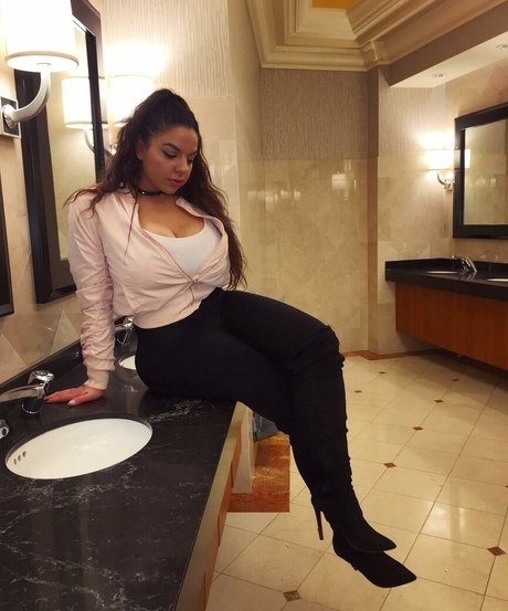 iloveteniah profile image
