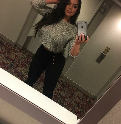 iloveteniah top profile image