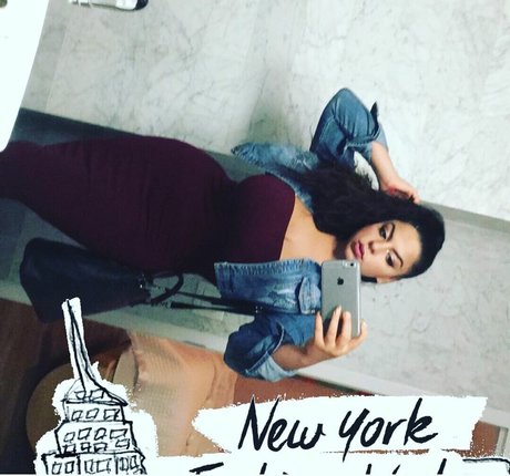 iloveteniah star naked archive