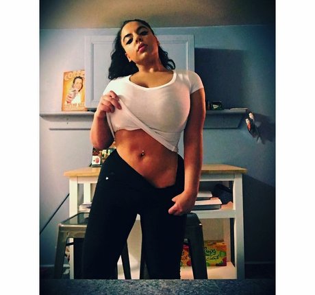 iloveteniah sexy pornstar pictures