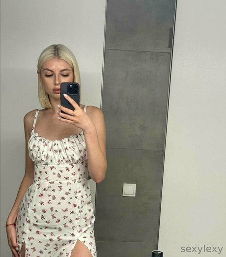blondiesasha model pic