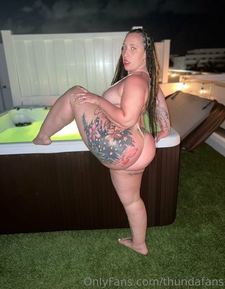 thundafans model porn pics