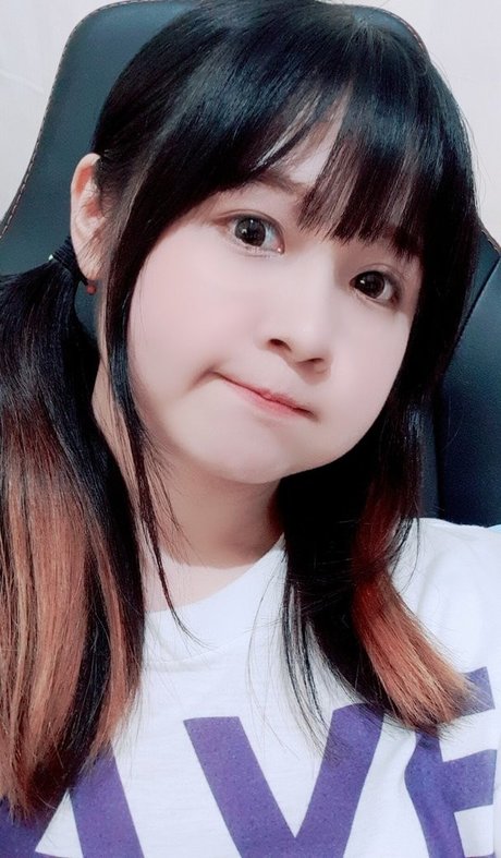 Clarissa Punipun pretty pornstar pic