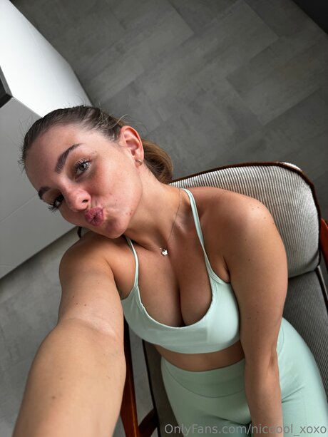 Nicoool Xoxo pornstar hd pics