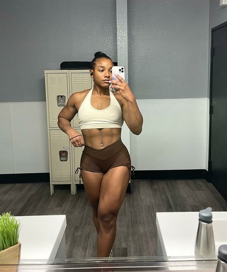 aaaaayevuh nude star photos