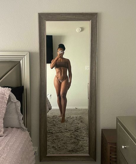 aaaaayevuh model xxx galleries