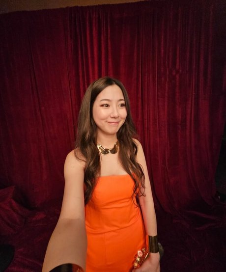 Fuslie sexy model pics