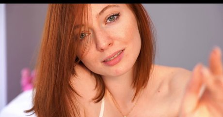 mona elisa naked model image