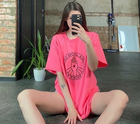Aloona Larionova xxx pornstar photos