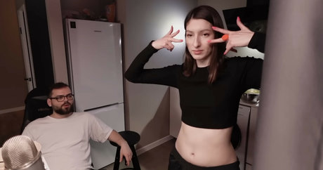 Aloona Larionova sex model image