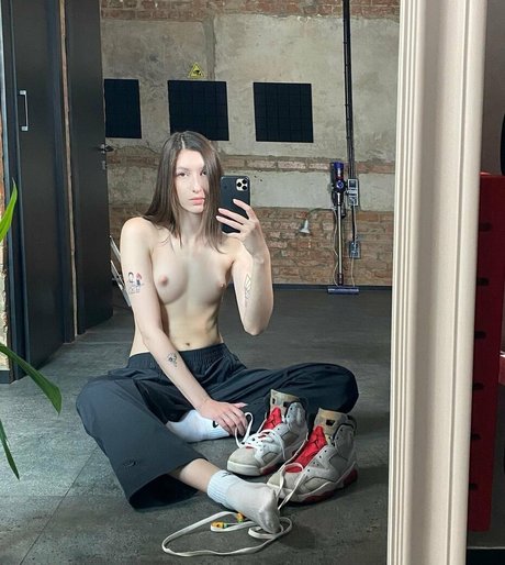 Aloona Larionova pretty actress pic