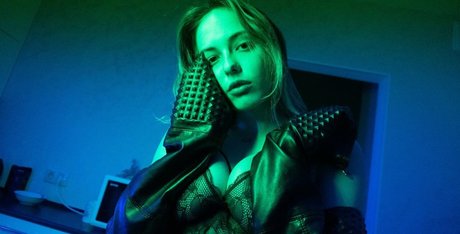 Nikol Koulen sexy model pics