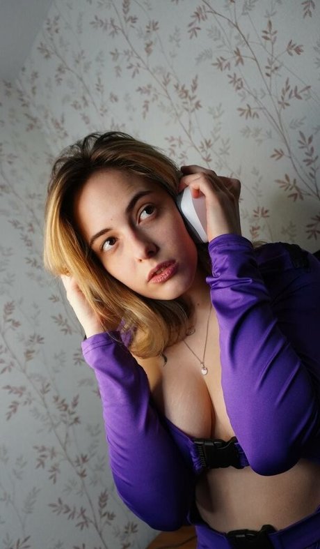 Nikol Koulen sexy actress archive