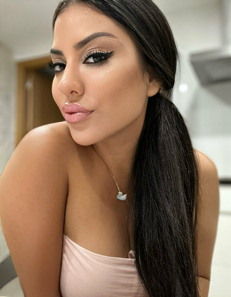 emile girlfriend star sexy photos