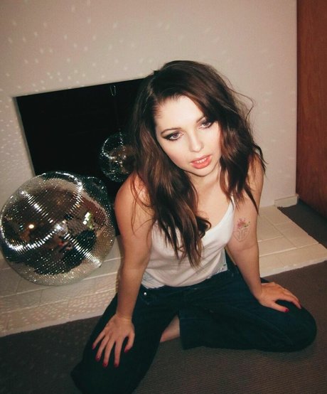 Sammi Hanratty star erotic photo