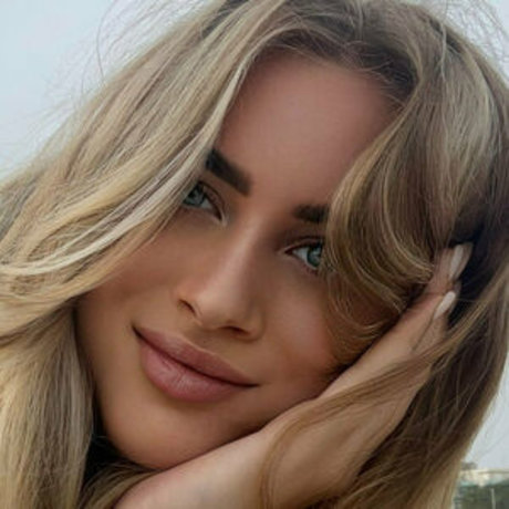 emily lyy star naked gallery