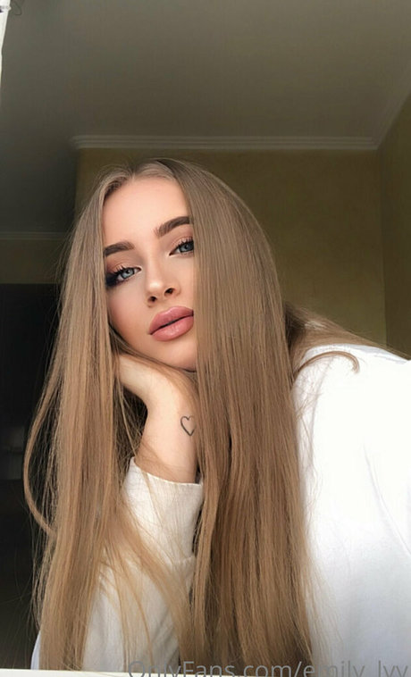 emily lyy pretty actress img
