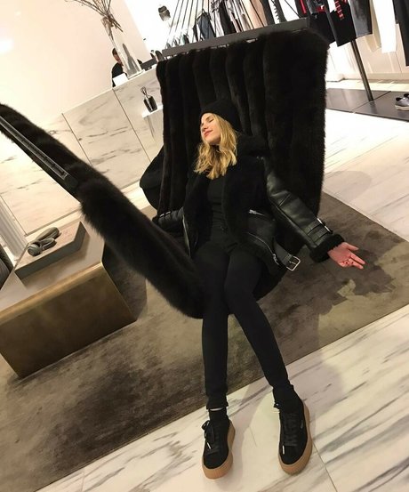 Halston Sage sexy model image