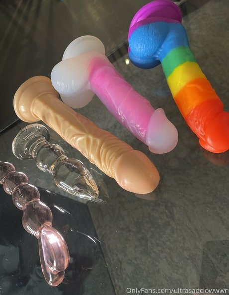 ultrasadclowwwn nudes model pic