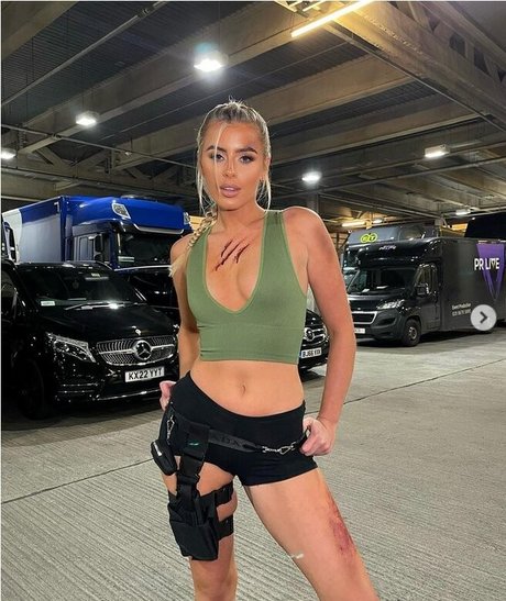 Sian Owen hd pornstar image