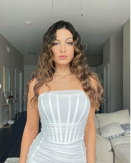 itssophiafoxxx model adult pic