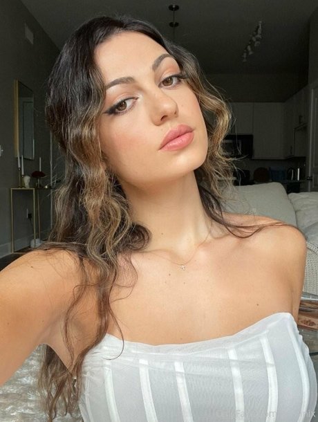 itssophiafoxxx model nice images