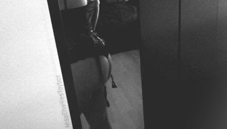 misscharliestoybox star erotic picture