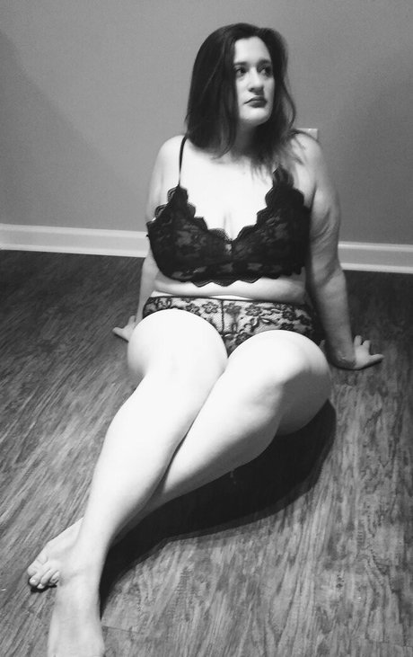 evelynmusefree model nude pic
