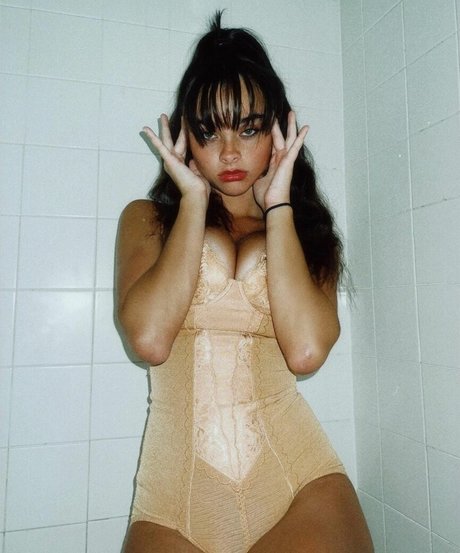 Grace Coffey erotic model pics
